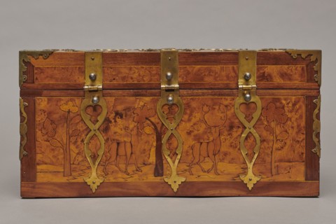 Casket, Repossession provenance. Sleigh, deer, hunters, hounds, riders. Baroque style. Cuboid case