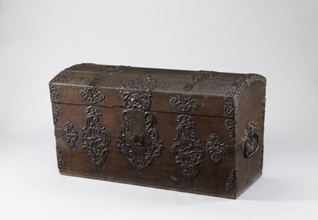 Chest, provenance unknown, plant decoration, rocaille ornament, rococo ornament, monograms, baroque