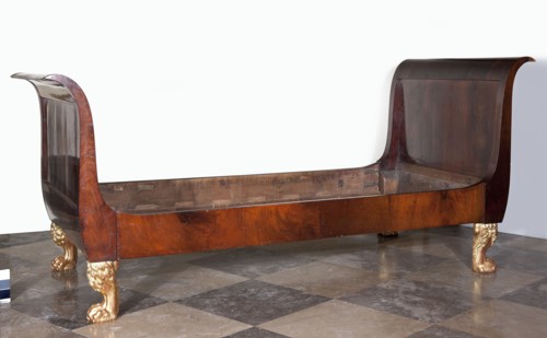 Bed, empire style, mahogany, with S-shaped outward-curving pediments of slightly different heights