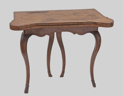 Game table, games, hooves animal legs, rectangular with an extendable top square when extended with