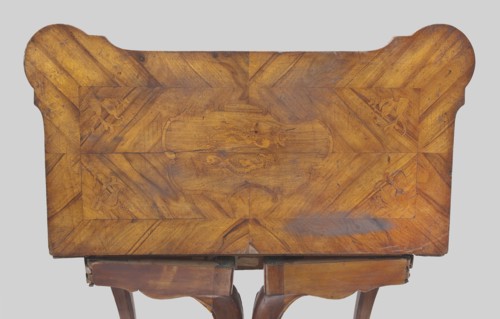 Game table, Rectangular with an extendable top square when extended with rounded, protruding