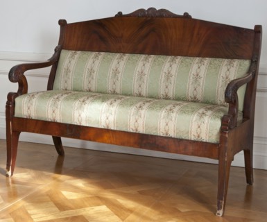Sofa, Mahogany sofa with a padded seat and removable backrest cushions, on four sabre legs.