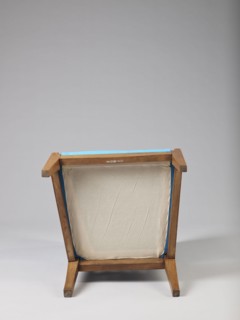 Armchair Berzera, armchair with a slender backrest and sides equal in height, arching upwards and