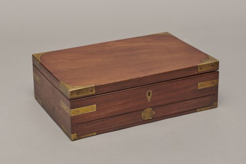 Painter's cassette, Travel painter's cassette, cuboid mahogany box with corners of body and lid