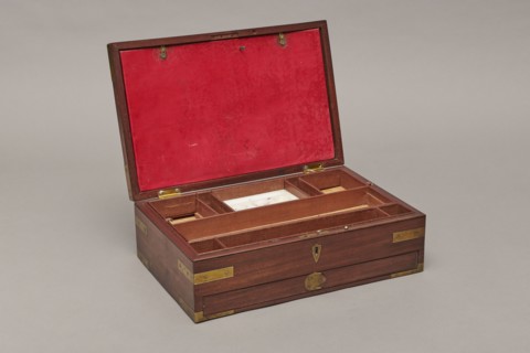 Painter's cassette, Travel painter's cassette, cuboid mahogany box with corners of body and lid