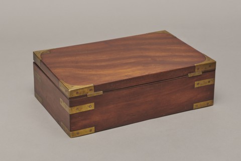 Painter's cassette, Travel painter's cassette, cuboid mahogany box with corners of body and lid