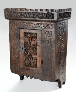 Hanging cabinet, ca. 1500, Germany Bavaria? Tyrol? — Gothic style. Wooden hanging cabinet with