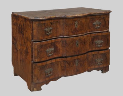Chest of Drawers, Baroque, floral decoration. Chest of Drawers with straight sides and a wavy