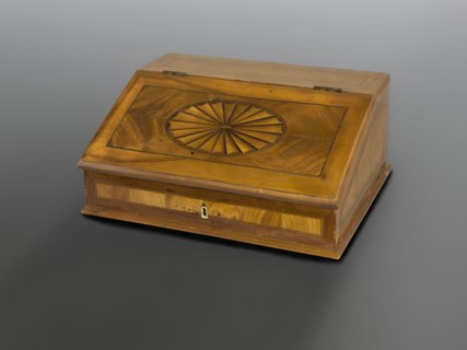 Traveling secretary, classicism style, platter ornament. TRAVELING SECRETARY with straight walls,