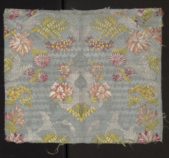 Fabric fragment: silk patterned with a symmetrical composition of branches of various stylized