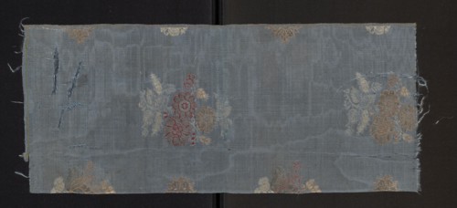 Fabric fragment, 17th century, Italy. Brocaded and morayon grosgrain silk. Weft grosgrain