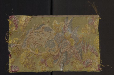 Fabric fragment, fabrics, fragments of silk fabrics, patterned fabrics, three-dimensional patterns,