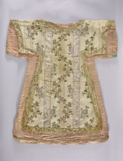Dalmatic, origin unknown, flowers, leaves, liturgical vestments, plant ornaments, church paraments,