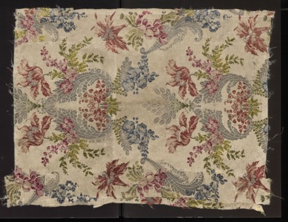 Fabric fragment, patterned silk fabrics, 18th-century France. Symmetrical decoration with axis