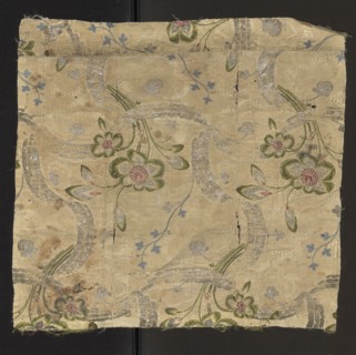 Fabric fragment, fragments of silk patterned fabric, floral pattern, 18th century, France. Weave