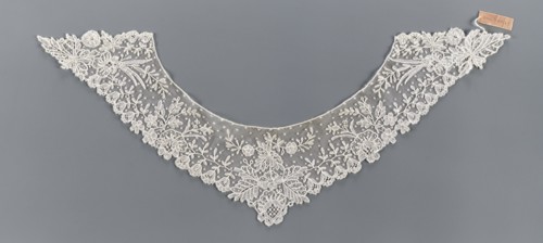 Collar; bobbin lace; 19th century, Europe. Floral ornament includes various types of flower