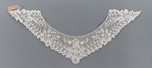 Collar, bobbin lace, 19th century, Europe; women's clothing accessory; width 11 cm, length 34.5 cm.