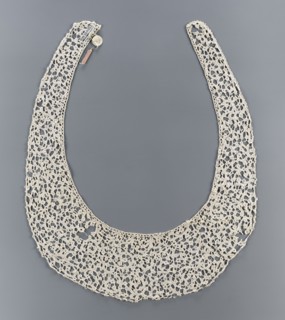 Collar, lace, Kublicki Piottuch, Alfred 1861-1945 — lace collar, clothing accessory. The ribbon