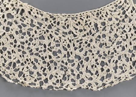 Collar, lace; ribbon pattern imitates a twig or floral sprig. Oval collar with very elongated ends.