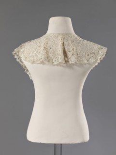 Collar; maker, floral ornaments; fashion; women's fashion; lace; lace collars; mesh connections