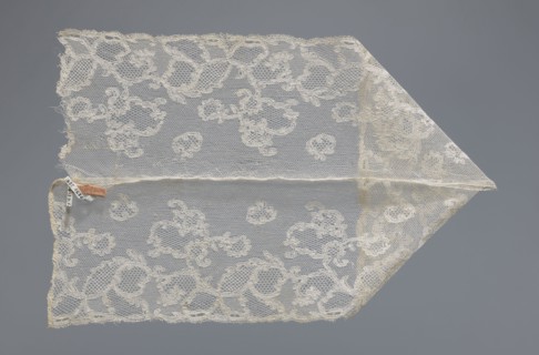 Fragment of lace, lace. Inside the motifs there are varied mesh backgrounds: drochel, ißsgrond, and