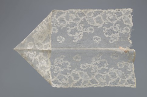 Fragment of lace by, lace with varied mesh backgrounds—drochel, ißsgrond, and valanciennes; top