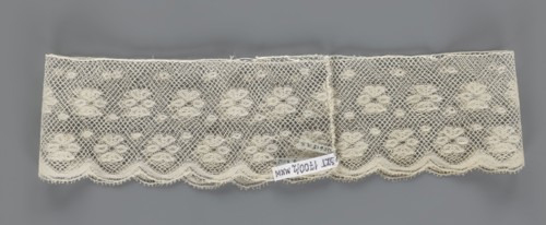 Fragment of lace, a section of a belt sewn into a closed circle with one-sided arched serrations.