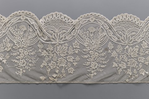 Lace fragment, bobbin lace, mid-19th century, Brussels. Two ribbons: one wider with leaves, the