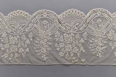 Lace fragment, bobbin lace, mid-19th century, Brussels. Plant ornaments; one ribbon is wider with