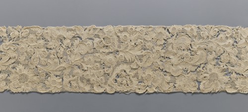 Fragment of lace, plant ornaments, ca. 1700, France, lace, width 17 cm, length 157 cm, A horizontal