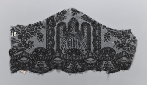 Lace fragment, plant ornaments. Preserved ruffle fragment features a symmetrical ornament of a
