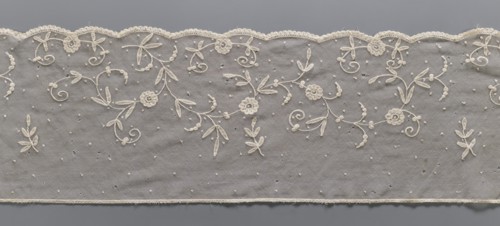 Lace fragment, lace, plant ornaments. The lower edge is gently serrated with flat arches, bordered