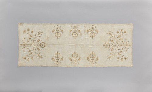 Church napkin of thin white linen 25 warp and weft threads per cm covered with embroidery featuring