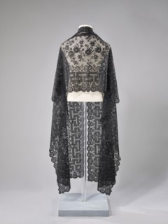 Shawl, shawl; 1st half of the 19th century, France; women's clothing; clothing accessory; floral