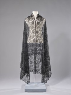 Shawl, shawl; floral ornaments; clothing accessory; women's clothing; fashion; pattern on a mesh