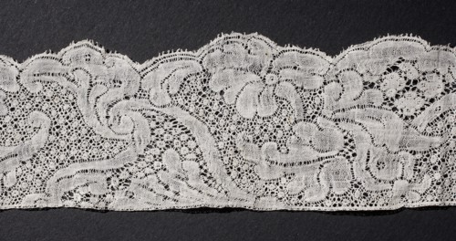 Lace fragment, floral ornaments, Binche lace, ca. mid-18th century, Binche place of origin?, lace,