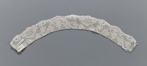 Lace fragment, mid-18th century, Binche lace, slightly rounded in shape; lower edge slightly