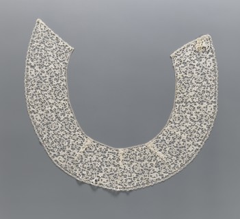 Collar, floral ornaments, semicircular shape obtained using darts with elongated corners, de brides