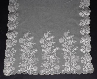 Shawl, floral ornaments; at each end are three flower sprigs with various plants such as ears of