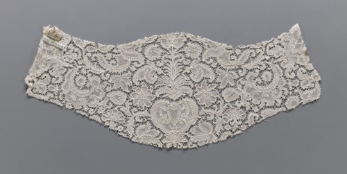 Fragment of lace, plant ornaments, bobbin lace, 18th century, Flanders, lace, width 17 cm, length