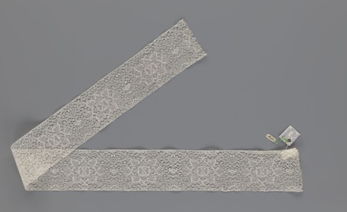 Fragment of bobbin lace, 18th century, Flanders; lace fragment from Henryków German: Heinrichau;