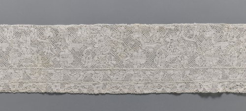 Lace fragment, bobbin lace, Binche lace, 18th century. Background mesh with large rounded meshes;