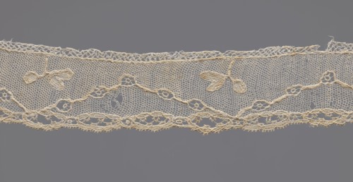 Lace fragment, needle-stitched lace, highly elongated openwork ovals. Above the edge ornament,