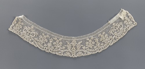 Collar, 19th century, France, band-shaped, equal width, arched with slightly serrated outer edge