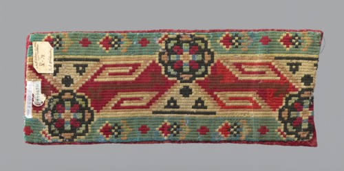 Fragment of a chasuble column, embroidery, fragment of a larger textile object, vines, liturgical