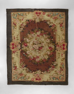 Ornamental tapestry, In the center, a bouquet of flowers surrounded by a floral wreath. Floral