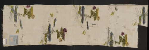 Fabric fragment, silk fabric fragment, patterned silk, 18th century, France. Preservation: