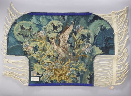Tapestry coverings, repossession provenance. Subject: leaves, birds, fabrics, borders, interior