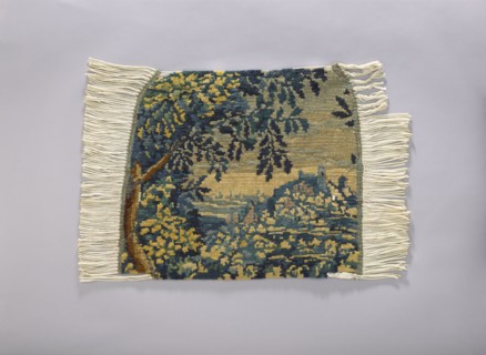 Tapestry covering, repossession provenance; flowers, leaves, floral ornaments; fabrics, interior