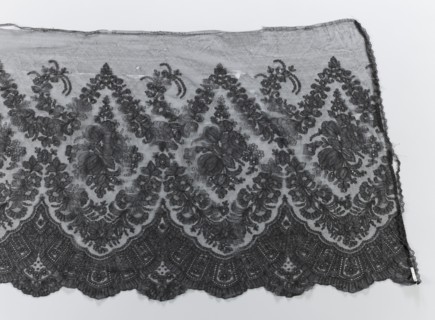 Crinoline ruffle;, clothing accessory; garlands ornament; Chantilly lace with floral ornaments;